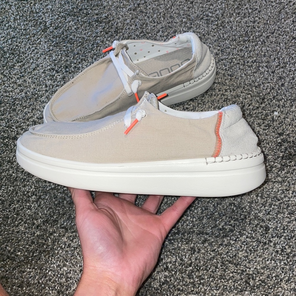 Hey Dude Womens Size 9